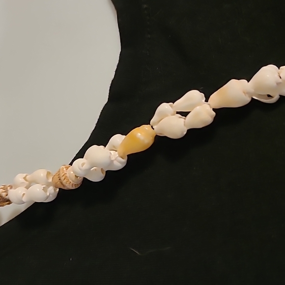 Shell Necklace - Clouds - Picture 2 of 3